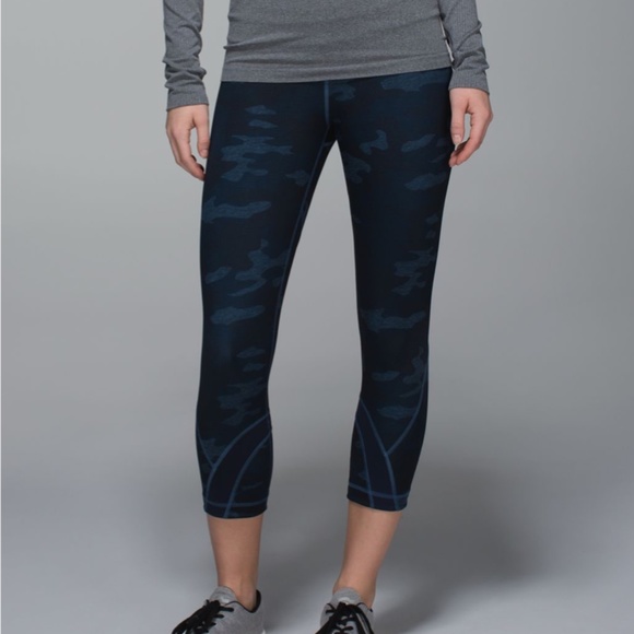 Lululemon Run: Inspire Crop Blue Army Print AthleticLeggings size 4 - Picture 1 of 9